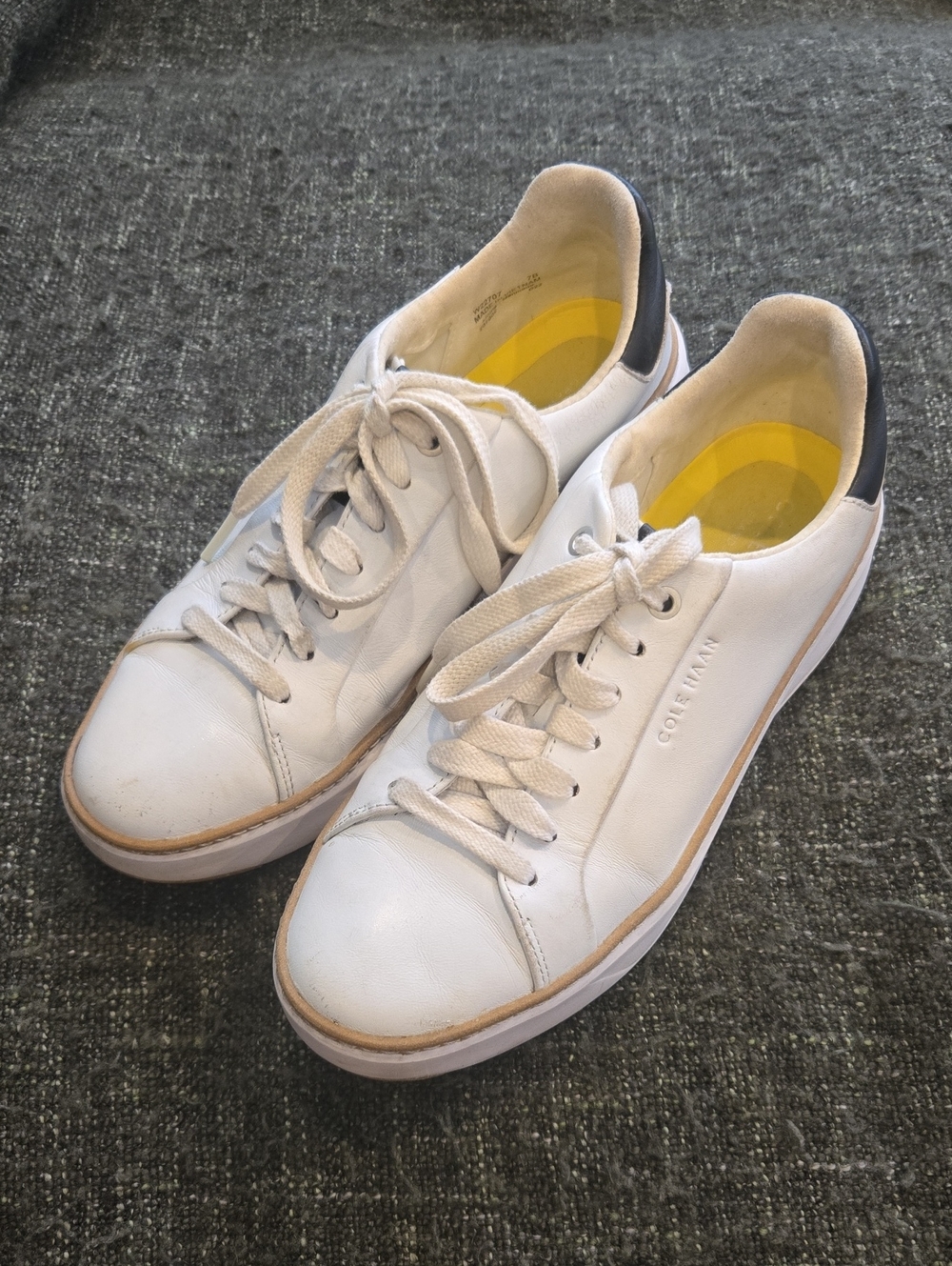 Cole Haan White Leather Women's Sneakers with Navy Heel Accent Size 7